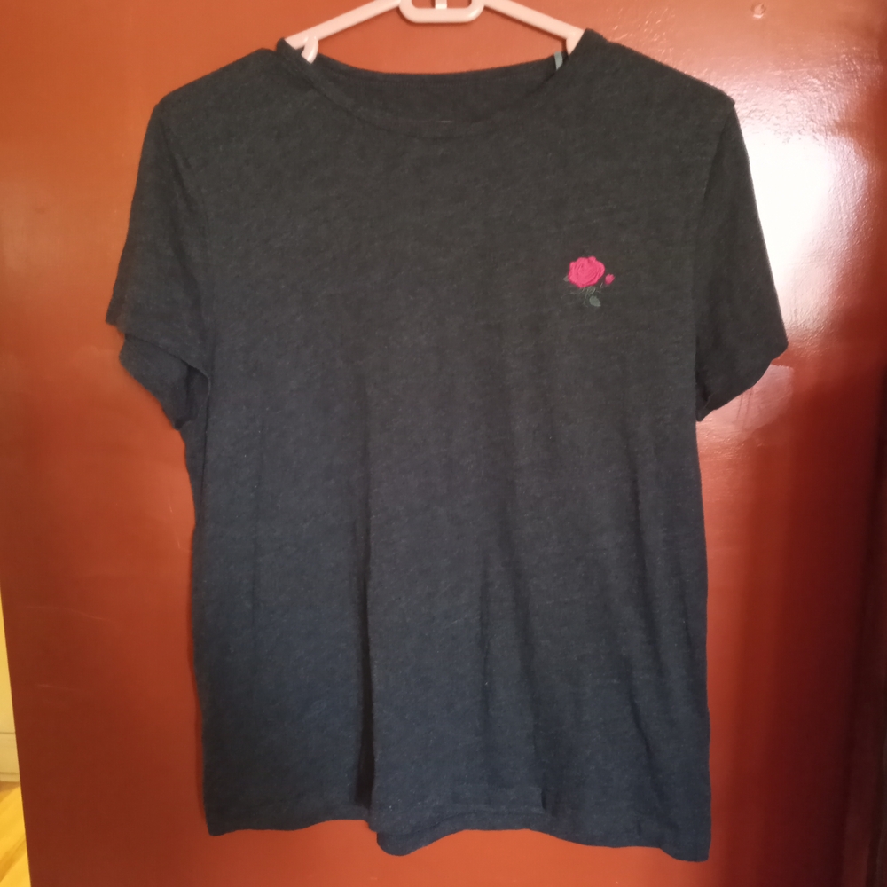 Charcoal Short Sleeve Tee with Rose Accent